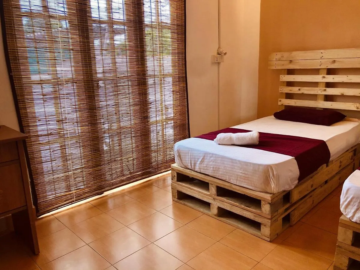 Seconds Hostel - Colombo