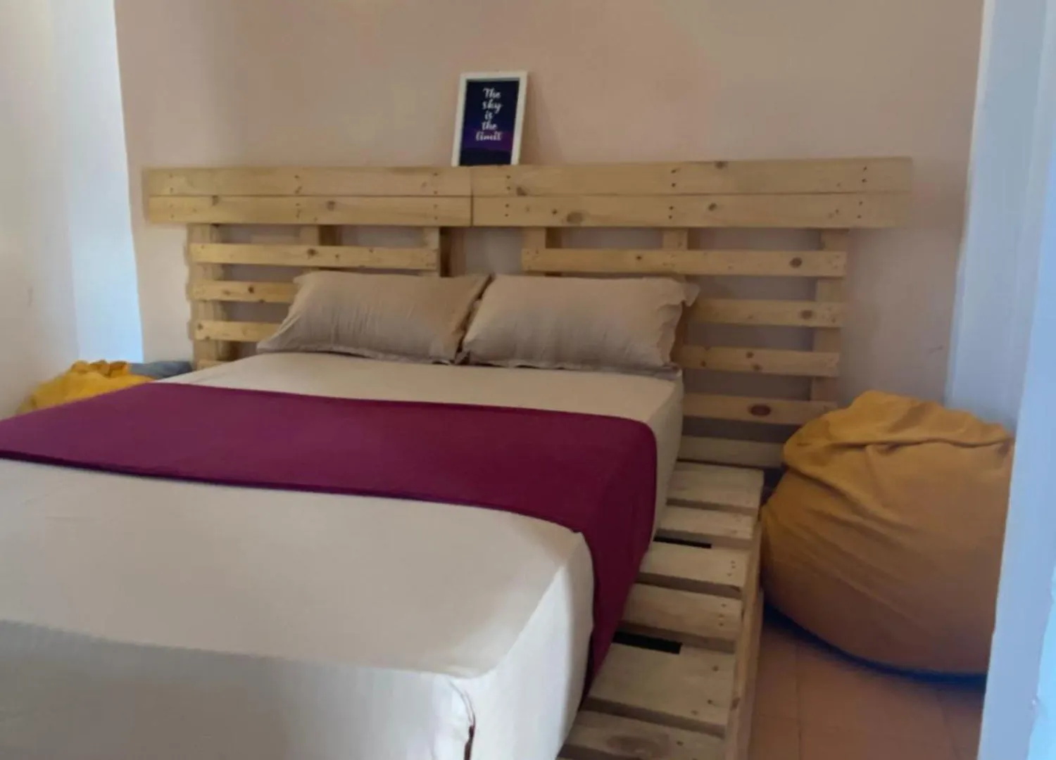 Seconds Hostels Colombo Sri Lanka